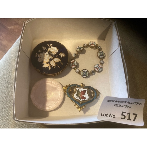 517 - Collectables : Vintage enameled jewellery, bracelet, brooch, compact - in nice condition