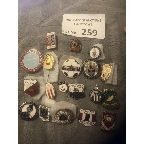 259 - Football : Badges - nice collection of 1960s/70s/80s club badges inc A. Villa, Newcastle, Romford et... 