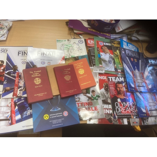 292 - Football : Programmes Cup Finals, Intls, Euro Finals - mostly modern but also inc Football League Ha... 