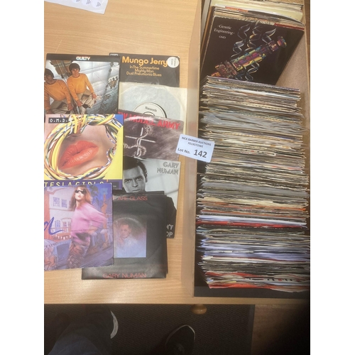 142 - Records : M-O nice collection of 7