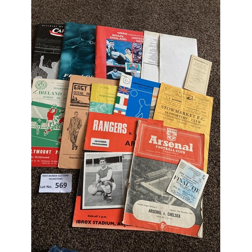 569 - Football : Small selection of programmes inc finals, league 1950s onwards (13)