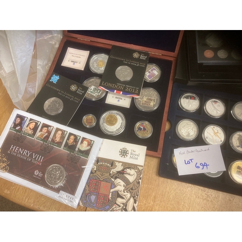 694 - Coins : Collection of various modern crowns inc 2008 Royal Mint set - plus much more - lots of Westm... 