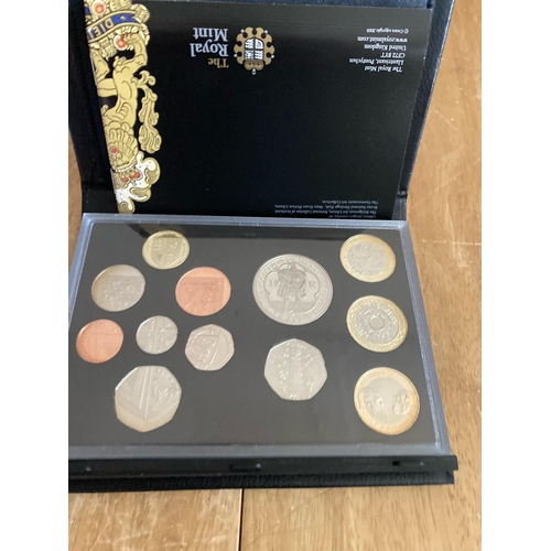 695 - Coins : Royal Mint 2009 coin set proof in deluxe case - includes Kew Garden 50p