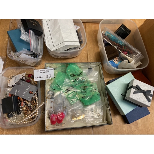 710 - Collectables : Box of costume jewellery in small boxes - nice lot