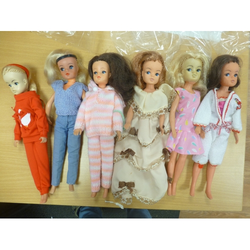 431 - Diecast : Sindy - nice collection of 6 original dolls, clothes & extras & chair - good condition