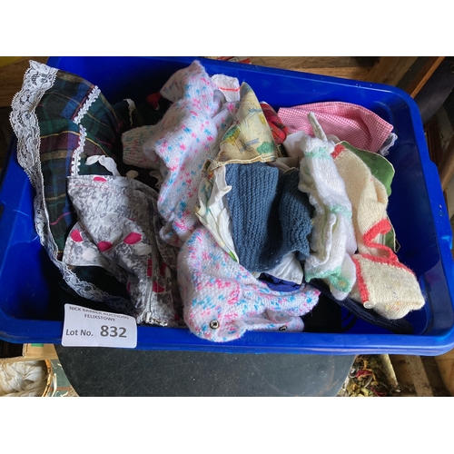 832 - Collectables : Dolly clothes - A whole box of clothes 1950s onwards - good lot