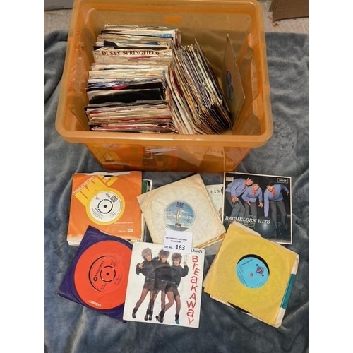 163 - Records : Approx 180 mainly Rock/Pop - 7