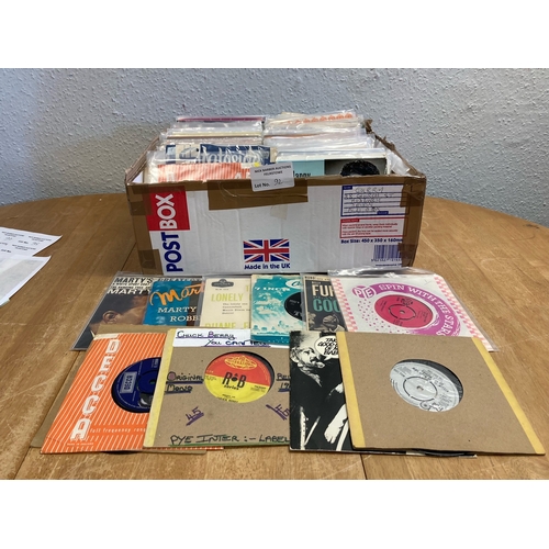 92 - Records : 200+ 1960s onwards 7'' singles good lot - mostly in company sleeves , good artists