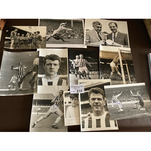 253 - Football : WEST BROM Autographed original press photographs 1960s 8x6/10x8 inc Astle, Clark, William... 