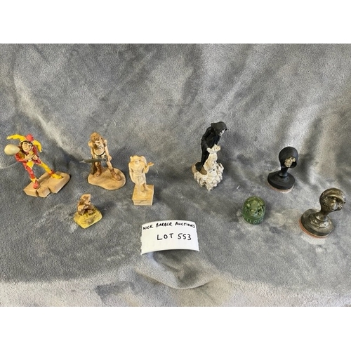 553 - Collectables : Clarecraft Discworld - incl Dried Frog Pill Box (slight damage to interior), Hat the ... 