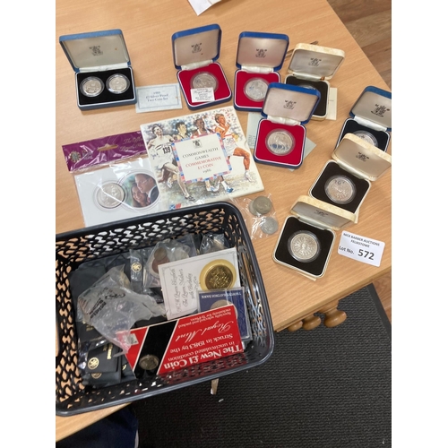 572 - Collectables : Coins - Nice collection of GB coins several in cases and silver proof 2/5 etc - nice