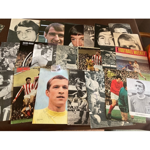 288 - Football : Autographs - signed magazine pages 1960s/70s - mixed lot inc Ipswich West Ham, Newcastle,... 