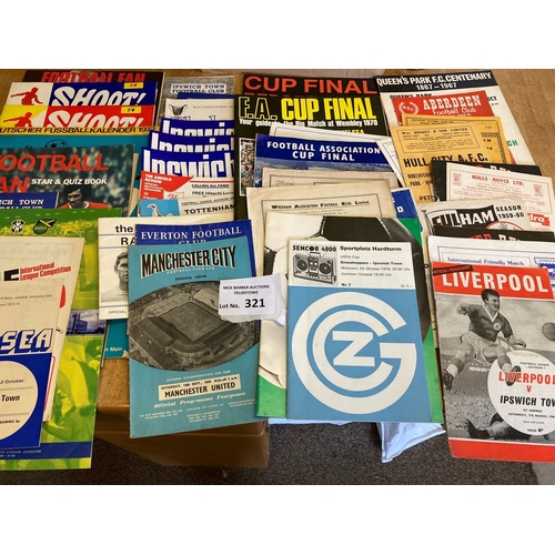 321 - Football : Vast accumulation of programmes 1950s onwards, progs, handbooks, diaries etc - great lot