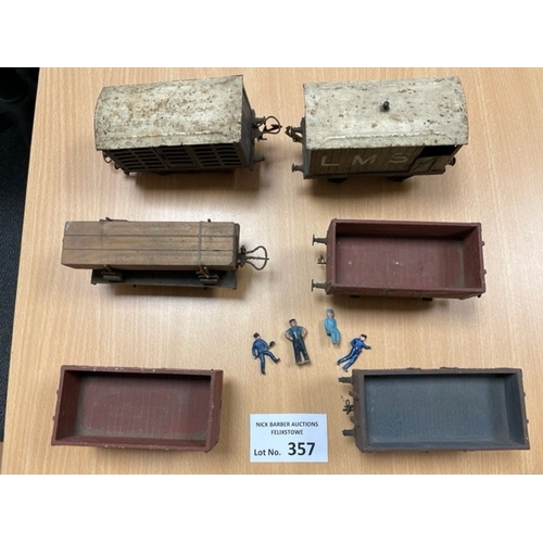 357 - Diecast : 6 assorted wagons some tin plate, some wood, plus 4 figures - fair-good condition