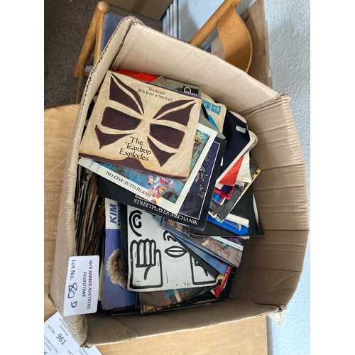 80d - Records : Large Box of mixed singles approx 300 unsorted