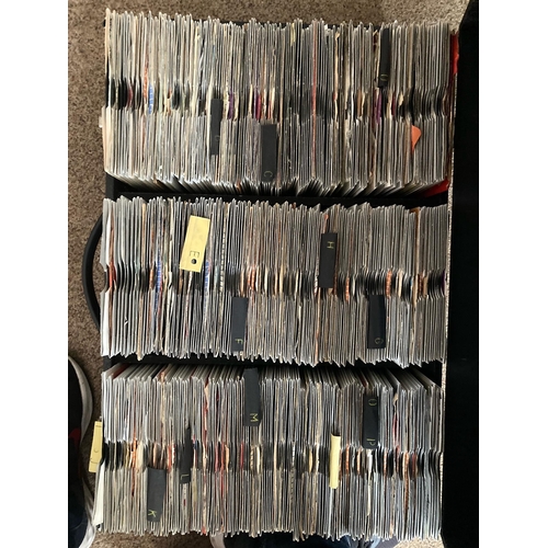 80e - Records : Large Disc Jockeys Lead weight ! 7'' record box in great condition with A-Z singles well o... 