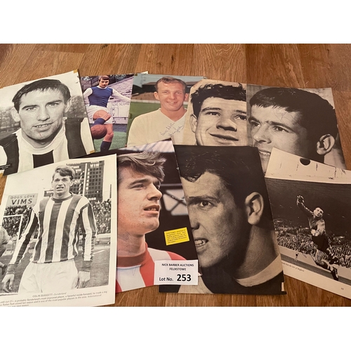 253 - Sports Memorabilia; Football: Football signed magazine pages by various players, many different club... 