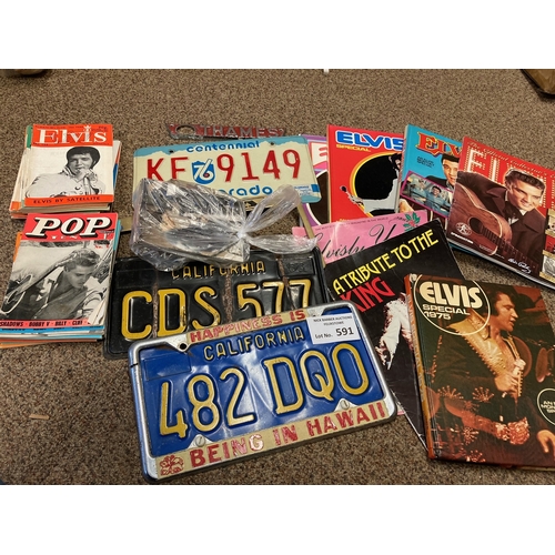 591 - Collectables; Ephemera: Elvis Presley collection including annuals, cards, vintage magazines; plus s... 