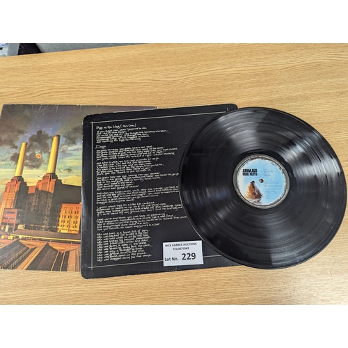 229 - Records: Pink Floyd pair, including Animals rare vinyl mispress SHVL 815; side one correct but side ... 