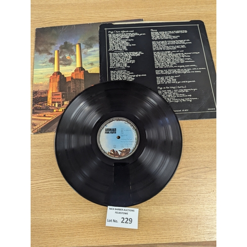 229 - Records: Pink Floyd pair, including Animals rare vinyl mispress SHVL 815; side one correct but side ... 