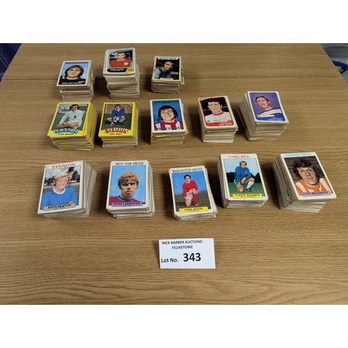 343 - Cards; Gum Cards: Box of Football gum cards; various issues; all A + BC, different back colours; con... 