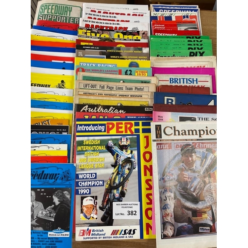 382 - Sports; Speedway: Box of memorabilia, magazines, boards, stickers, calendar, sew-on rosettes, and a ... 