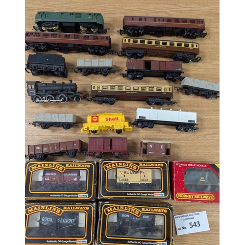 543 - Diecast; Trains: Collection of OO Gauge accessories, buildings, carriages and engines; including Tri... 