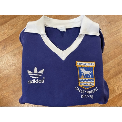 403 - Sports; Football: Ipswich Town shirt worn by Brian Talbot No. 4 FA Cup Final Wembley 1978; framed; w... 