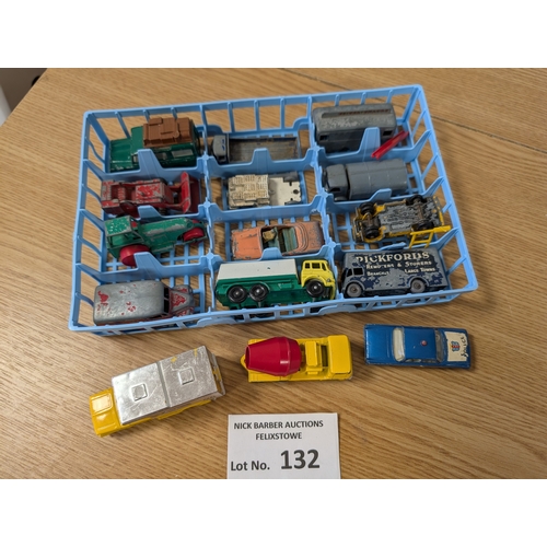 132 - Diecast: Matchbox collector's case No. 41, well filled in 2 layers with cars, trucks, Lesney, etc.; ... 