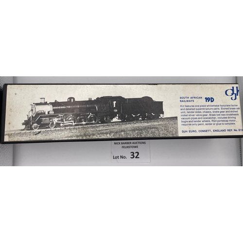 32 - Trains: South African Railways HO scale loco and tender, DJH Euro, 19D E133, boxed in Good condition... 