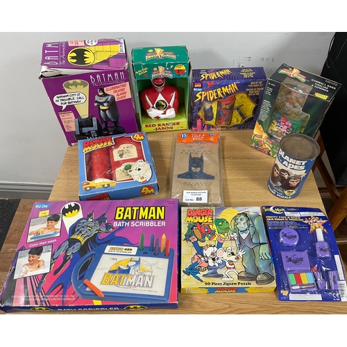 88 - Vintage games: Assorted novelties, puzzles and games, including Batman, Danger Mouse, Power Rangers,... 