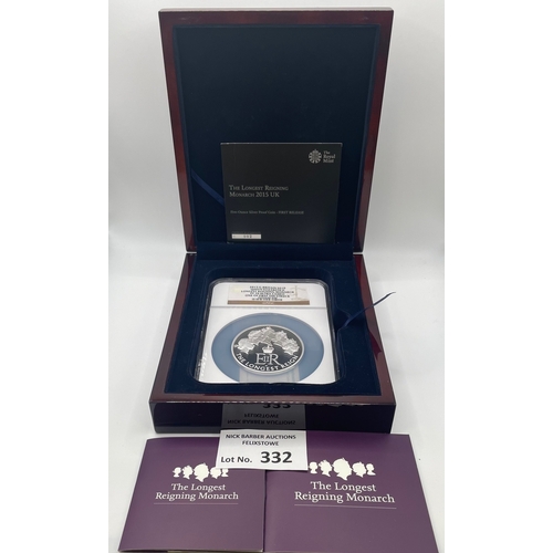 332 - Coins: Royal Mint 2015 GB QEII £10 Longest Reigning Monarch; 1x large Silver Crown; 156g/5oz; within... 