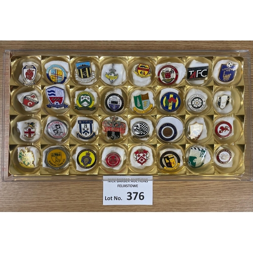 376 - Sports; Football: Football badges; 4 boxes of generally modern non-league club issues, and a few for... 