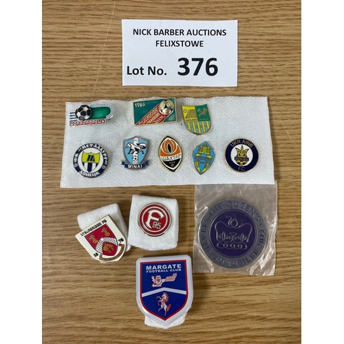 376 - Sports; Football: Football badges; 4 boxes of generally modern non-league club issues, and a few for... 