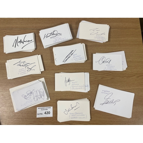 420 - Sports; Football: Large collection of signed cards, many managers/coaches, including Hasslebank, She... 