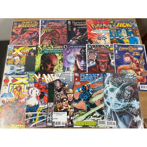 547 - Comics: Collection of DC/Marvel comics, including Green Lantern, X-Men, Avengers, Booster Gold, Blue... 