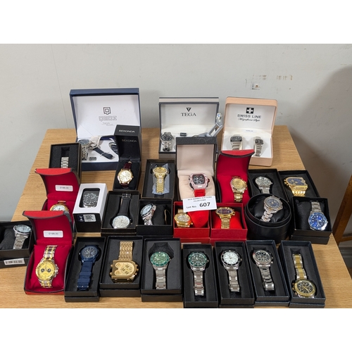 607 - Collectables: Large selection of watches in boxes, very likely all bootlegs.