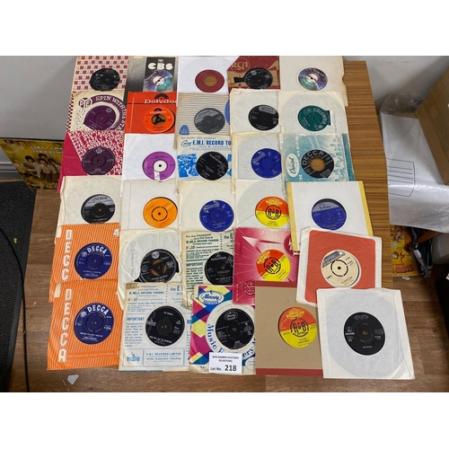 218 - Records : 120+ mainly 1960's singles incl many rarities, Led Zeppelin, John Mayall, Chicken Shack et... 