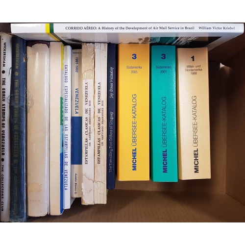 204 - CENTRAL & SOUTH AMERICA: two boxes containing a variety of books and catalogues inc.Perou: Obliterat... 