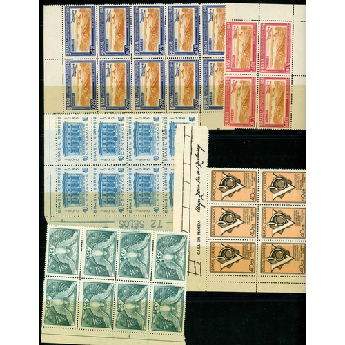 466 - ACCUMULATION OF 1930s/50s MINT MULTIPLES: Large qty. of unmounted mint values in blocks, irregular m... 