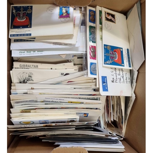 18 - FOREIGN & COMMONWEALTH FIRST DAY COVERS/COMMERCIAL MAIL: Large carton housing a few hundred covers, ... 