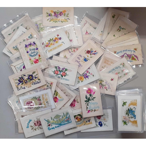 369 - WWI EMBROIDERED SILK POSTCARDS: A large collection, mainly with flowers and/or birds (120) but also ... 