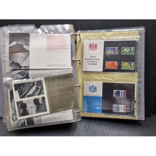 1492 - 1964-1976 PACKS - SCARCE EARLY TYPES: Well-filled binder with minimal warping of earliest packs but ... 