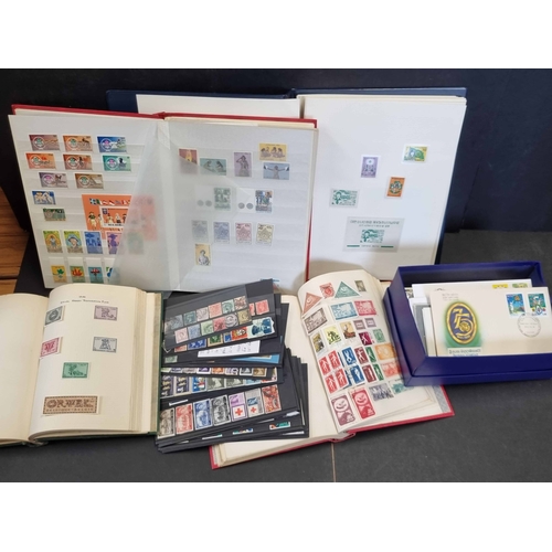 1211 - INTERNATIONAL GIRL GUIDES THEMATICS PLUS WORLDWIDE ASSORTMENT: Two albums with a range of Girl Guide... 