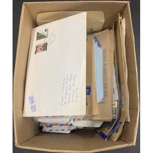 404 - BROAD RANGING COLLECTION: carton containing envelopes and covers from around the world, some emphasi... 