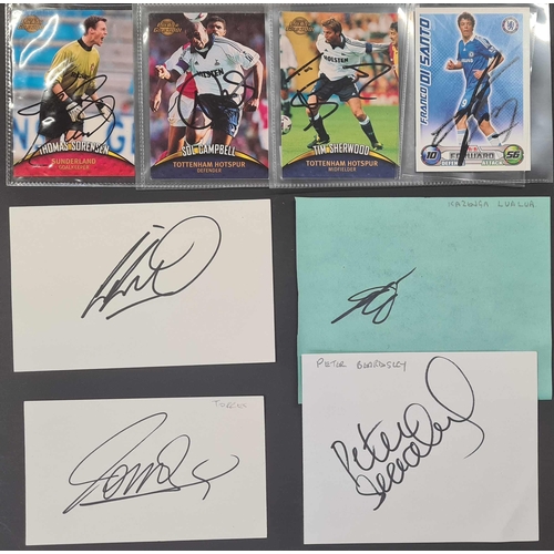 505 - FOOTBALLERS - NEWCASTLE UNITED & OTHERS: Topps cards or plain papers containing autographs of 1980s ... 