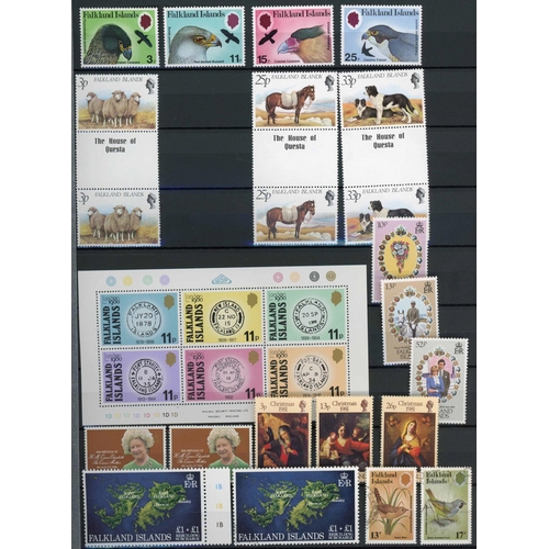 779 - MODERN MINT & USED COLLECTION: Stock book with the predominantly mint QEII collection with vals. to ... 