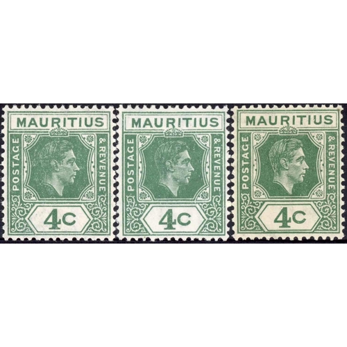 427 - 1938 4c GREEN: Two mint examples with open 