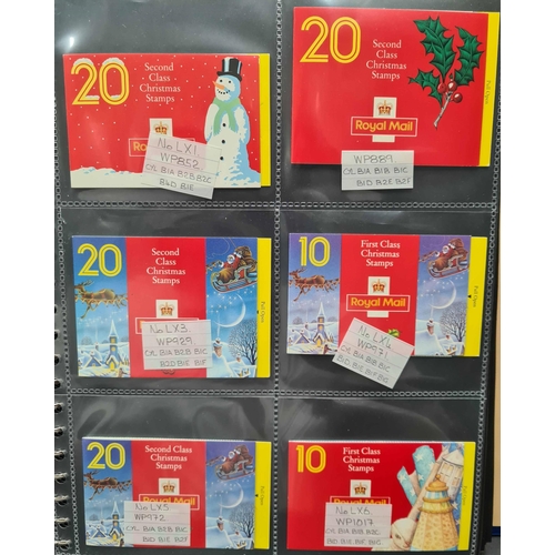 1039 - CHRISTMAS BOOKLETS: Binder with the 1978-2022 comprehensive collection of Christmas booklets, the ma... 