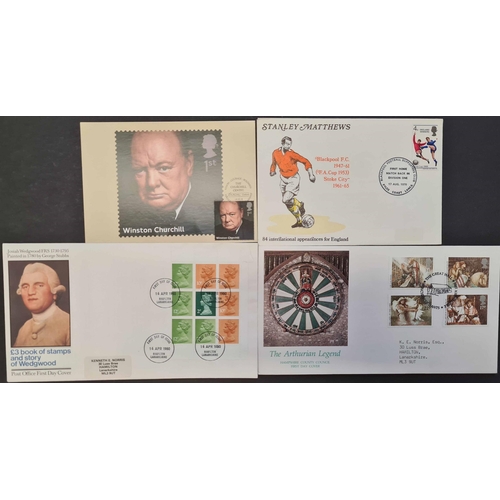 99 - FAMOUS PEOPLE: A flat box of a mainly modern accumulation of cards, envelopes & stamps relating to f... 